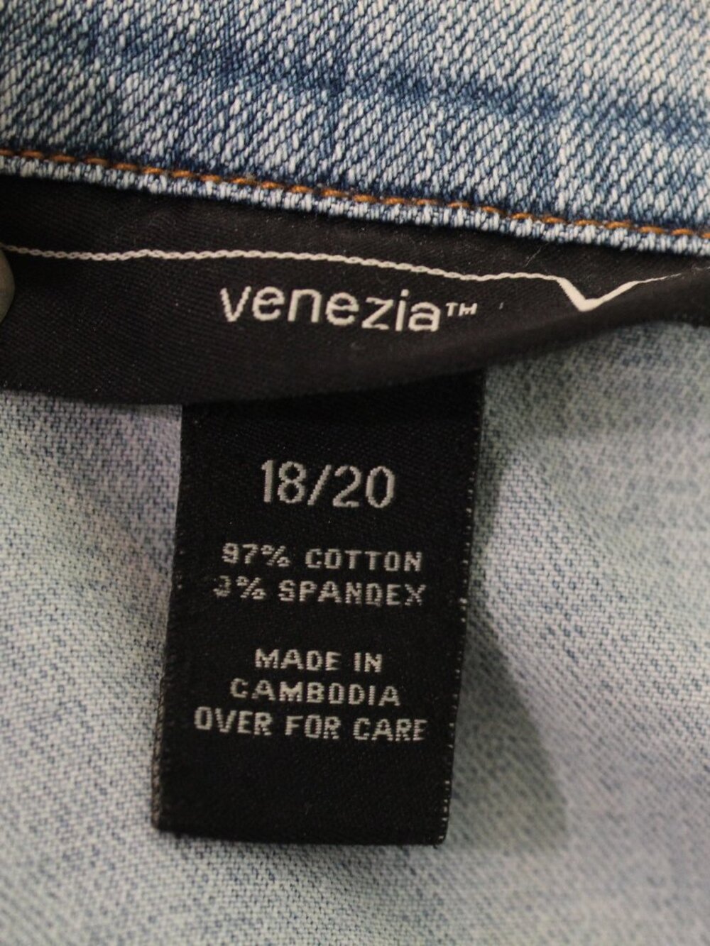 Venezia Women Size 18/20 Light-wash Denim Jacket with white lace-trim underlay - Picture 4 of 4